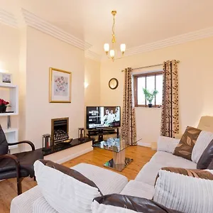 Stunning 3-bed In 1 Apartment